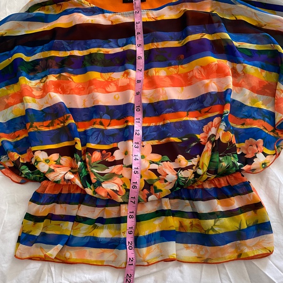 West Kei multicolored blouse, size small, great condition. Lining. - Picture 10 of 12